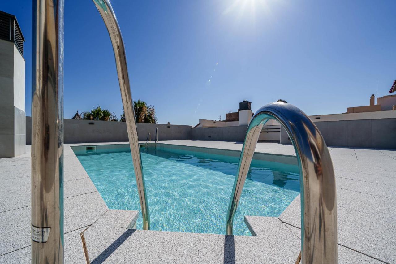 City Centre Pool & Parking Malaga Bagian luar foto